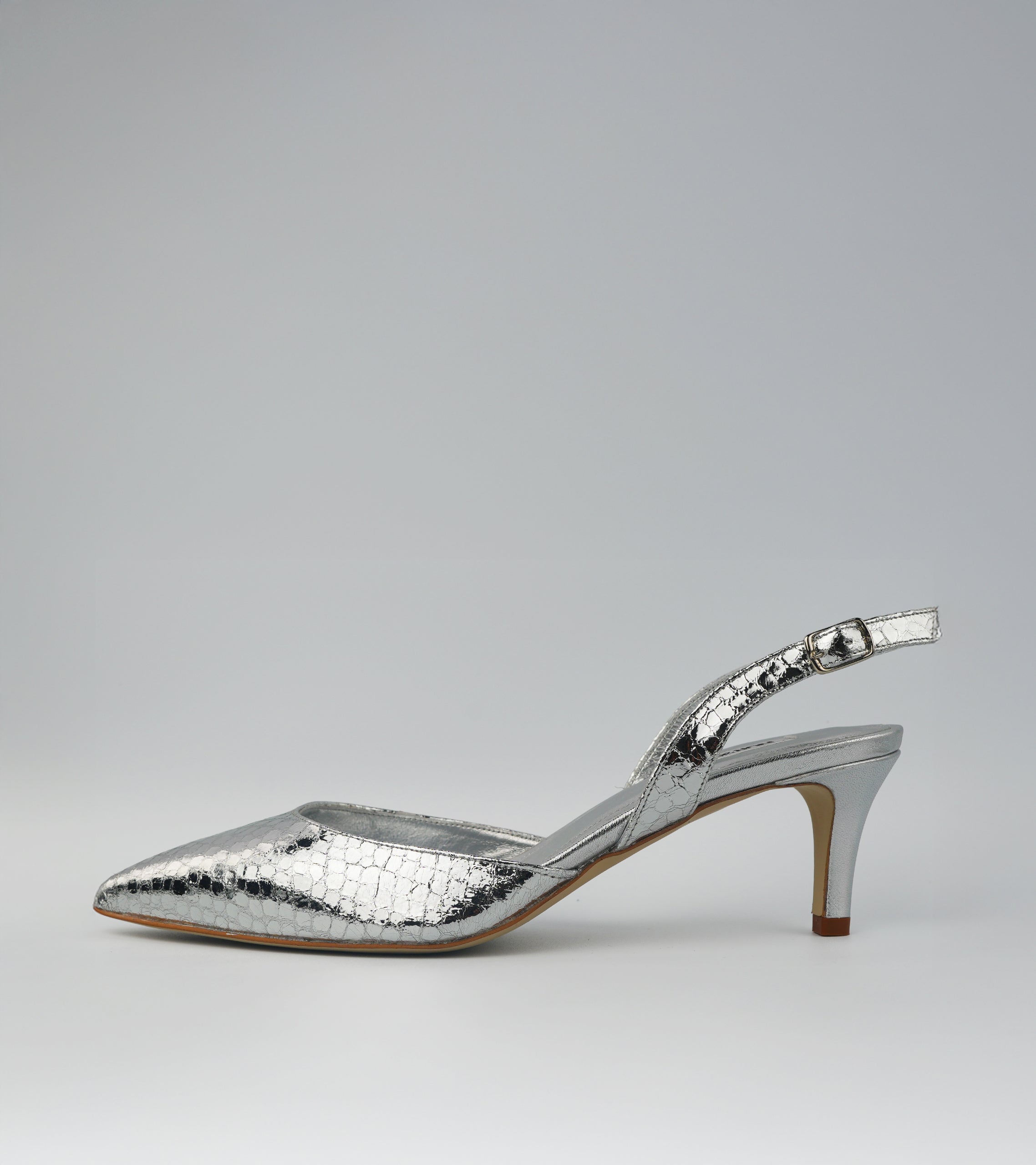 Silver high-heeled shoe on a gray background #color_napoli silver