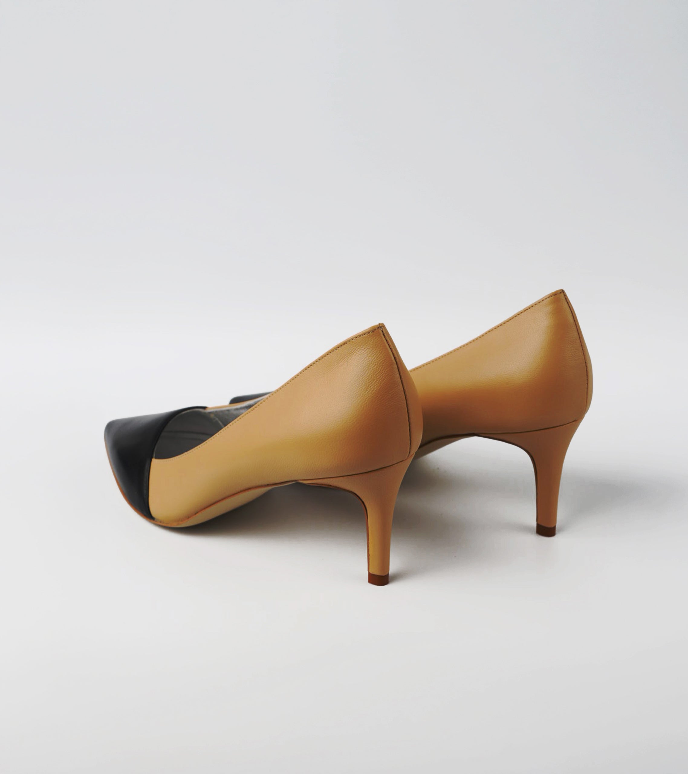 Pair of tan high-heeled shoes on a white background #color_grosetto nude