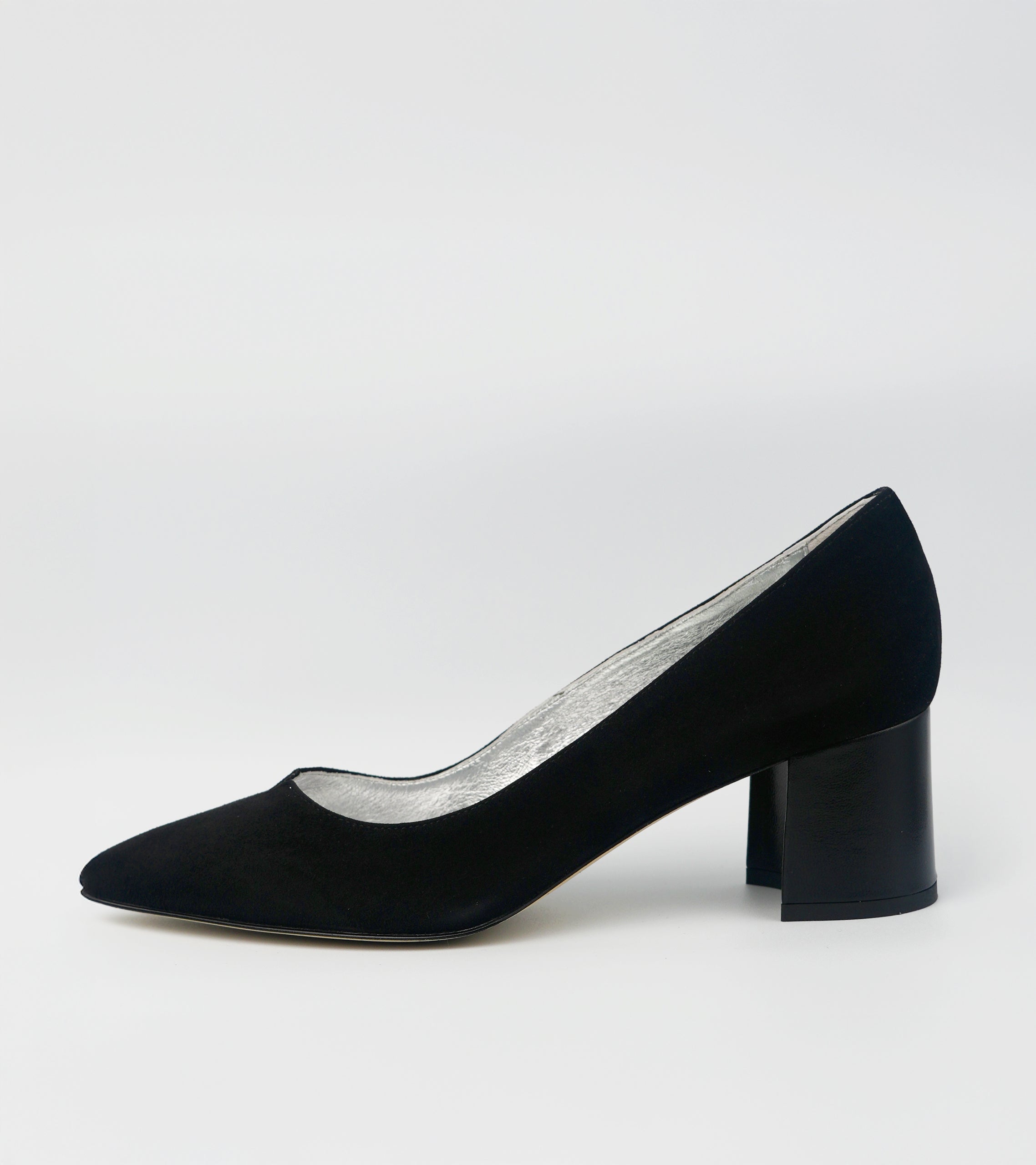 Black high-heeled shoe on a white background #color_milano black