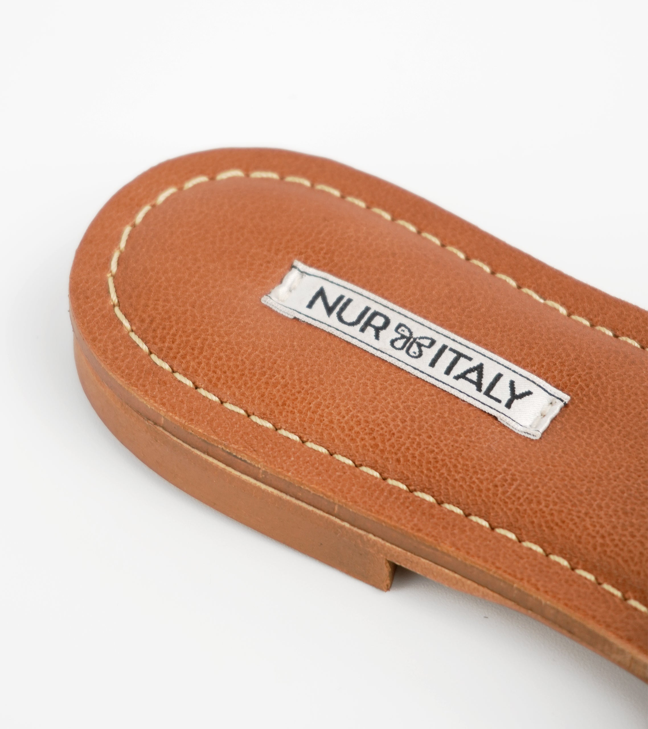 Brown leather sandal with 'Nur Italy' label on a white background #color_palermo tan