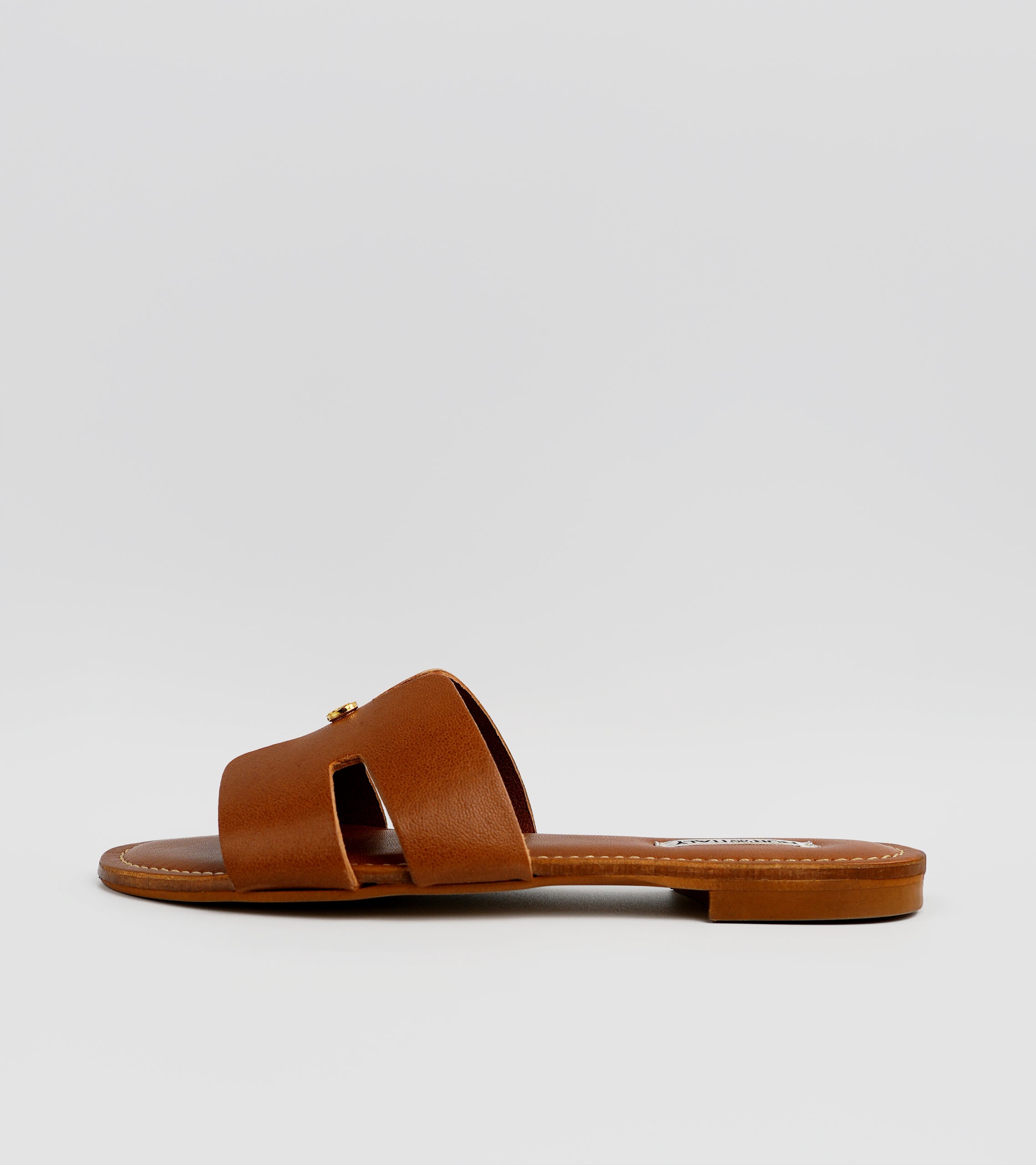 Brown sandal on a light gray background #color_palermo tan