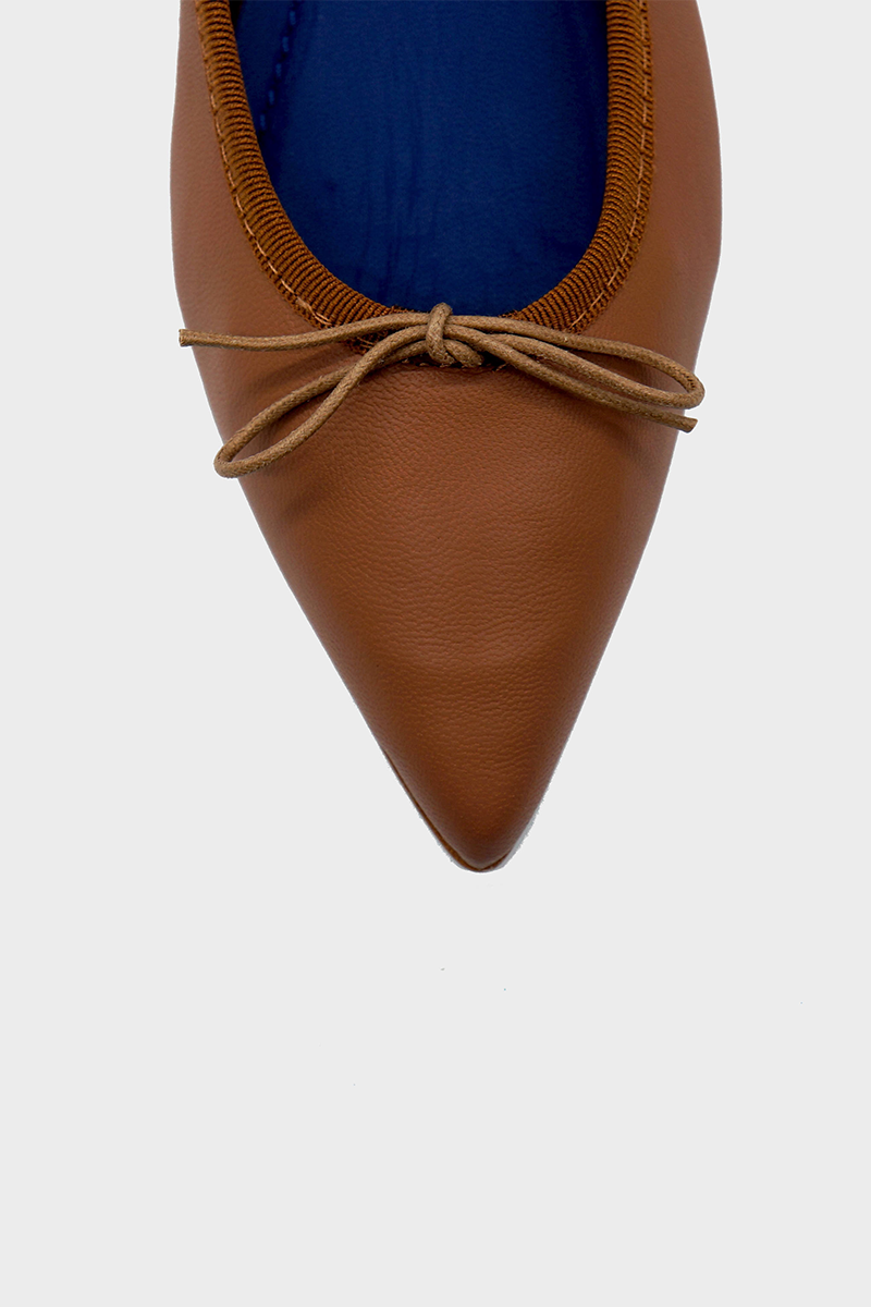 Detail of pointed-toe Isabella Nappa, Color, TAN #color_palermo tan