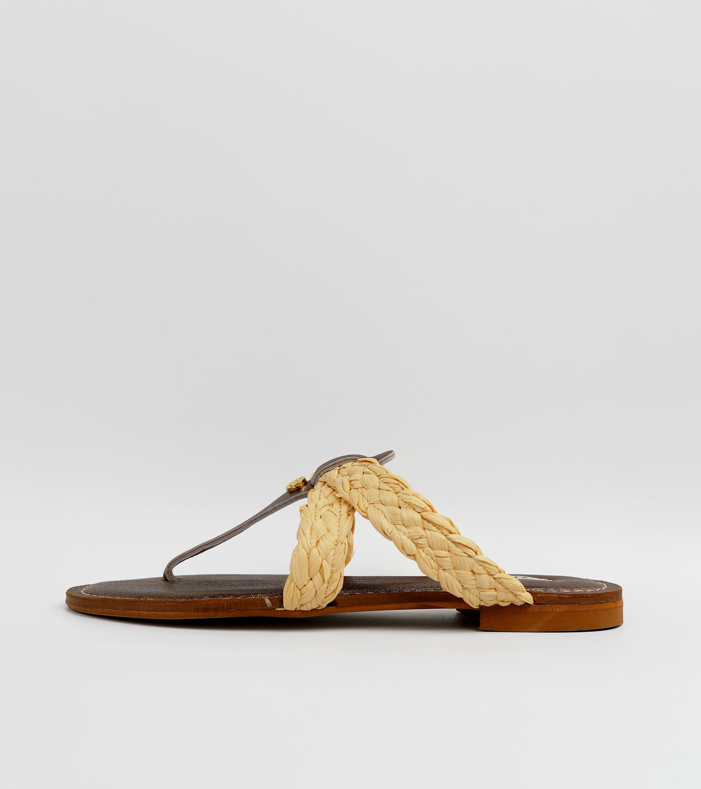 Sandal with braided strap on a white background #color_siena bronze