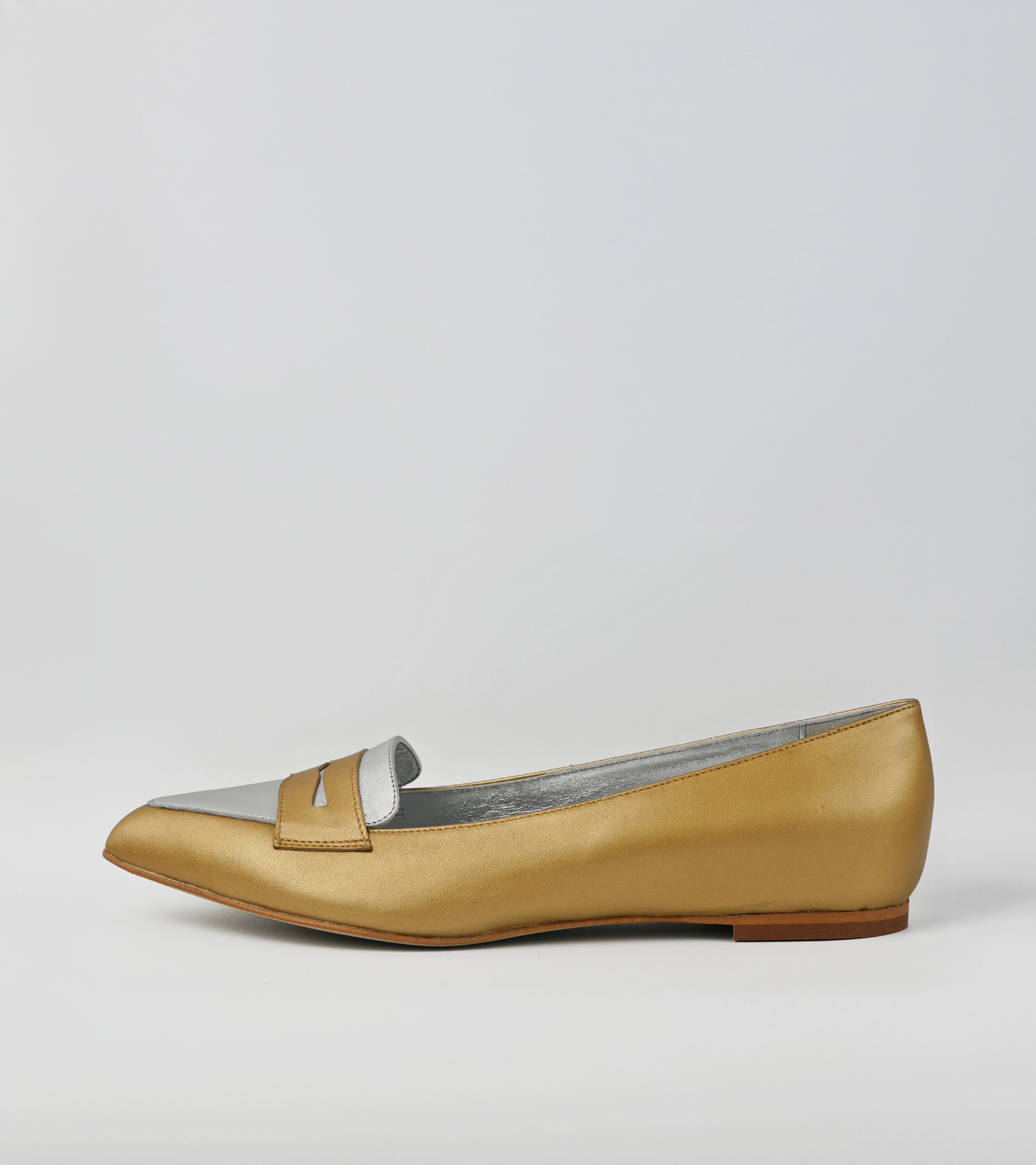 Tan flat shoe with a silver buckle on a light gray background #color_venezia gold napoli silver